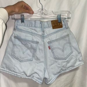 Light Blue washed Levi Vintage shorts